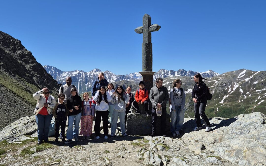 Sortie des servants de messe au Grand-St-Bernard